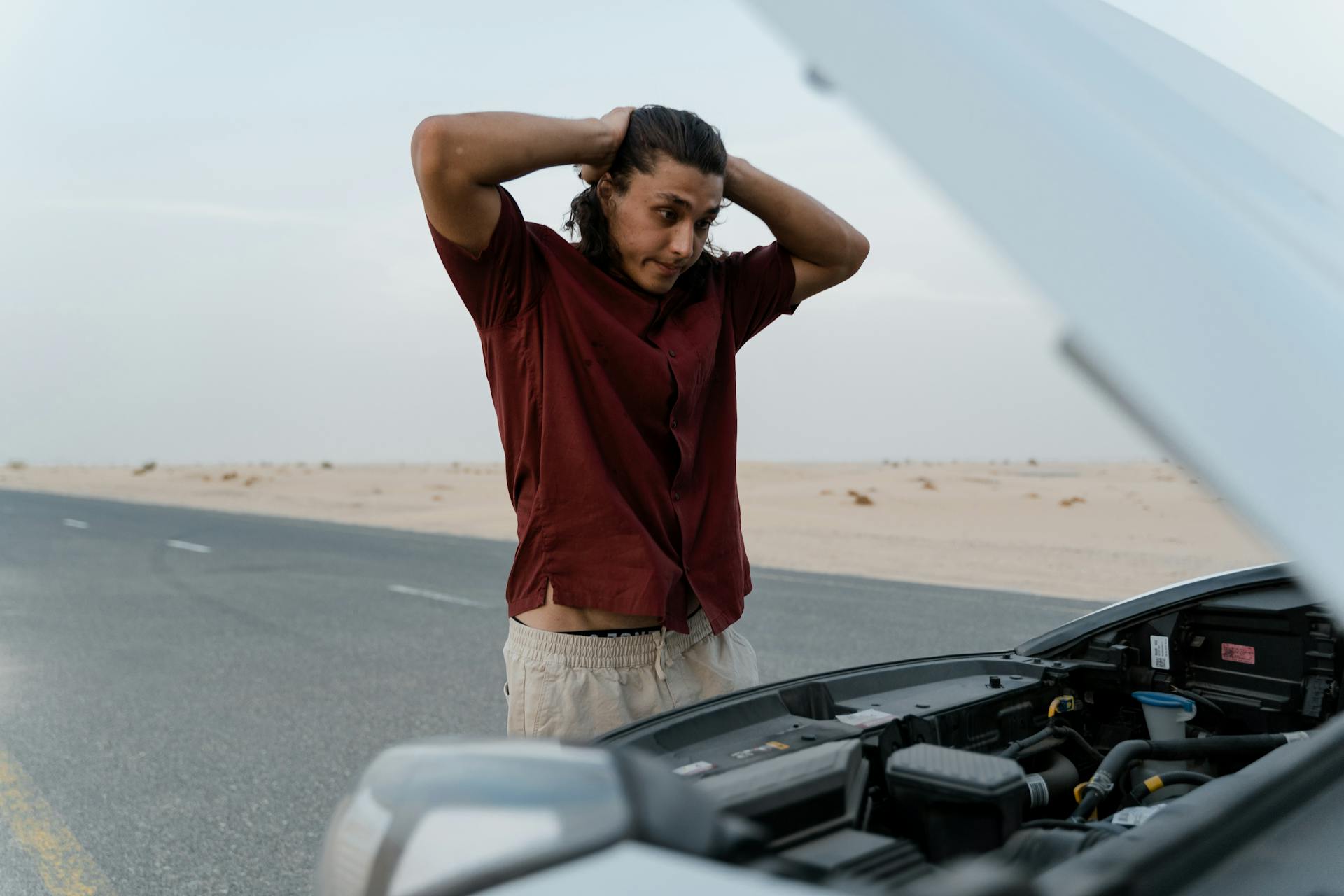 Rapid Repair OKC mobile mechanic assisting stranded driver at roadside in Oklahoma City