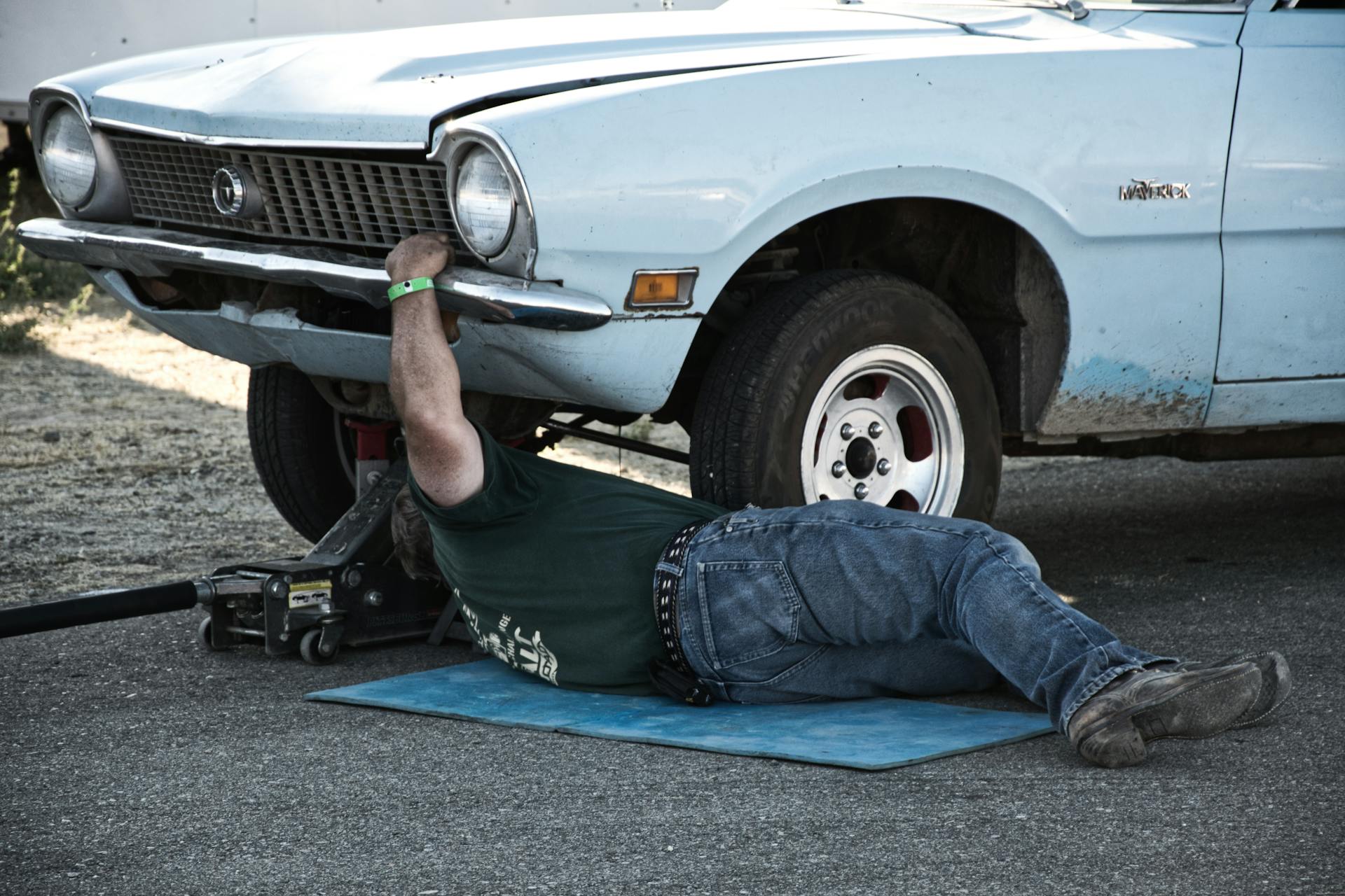 Mobile mechanic performing fuel system service outdoors in Oklahoma City