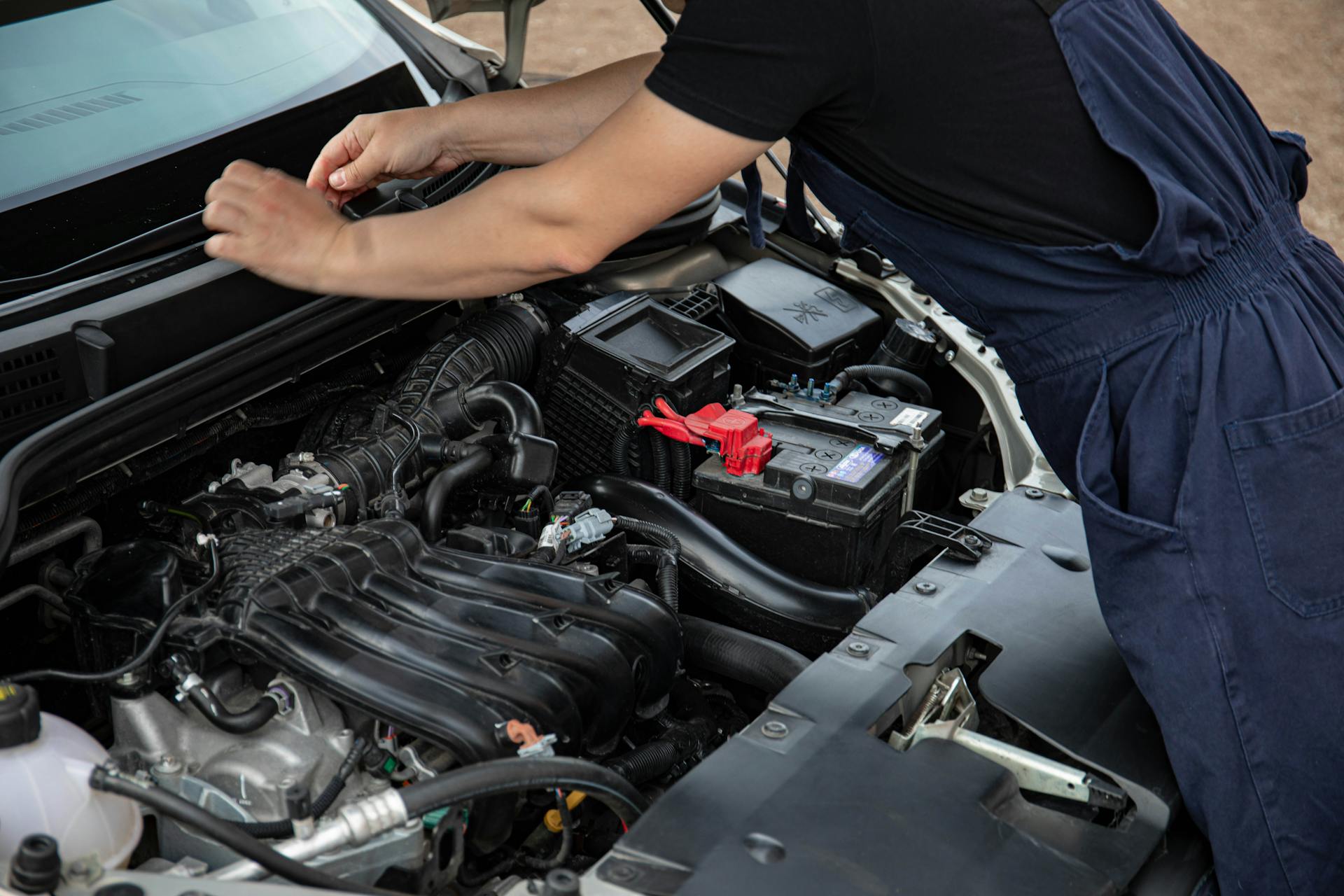Mobile mechanic performing engine tune-up outdoors in Oklahoma City
